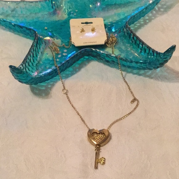 NWT Gorgeous New Rhinestone  Key /Heart 💋 - Picture 3 of 5